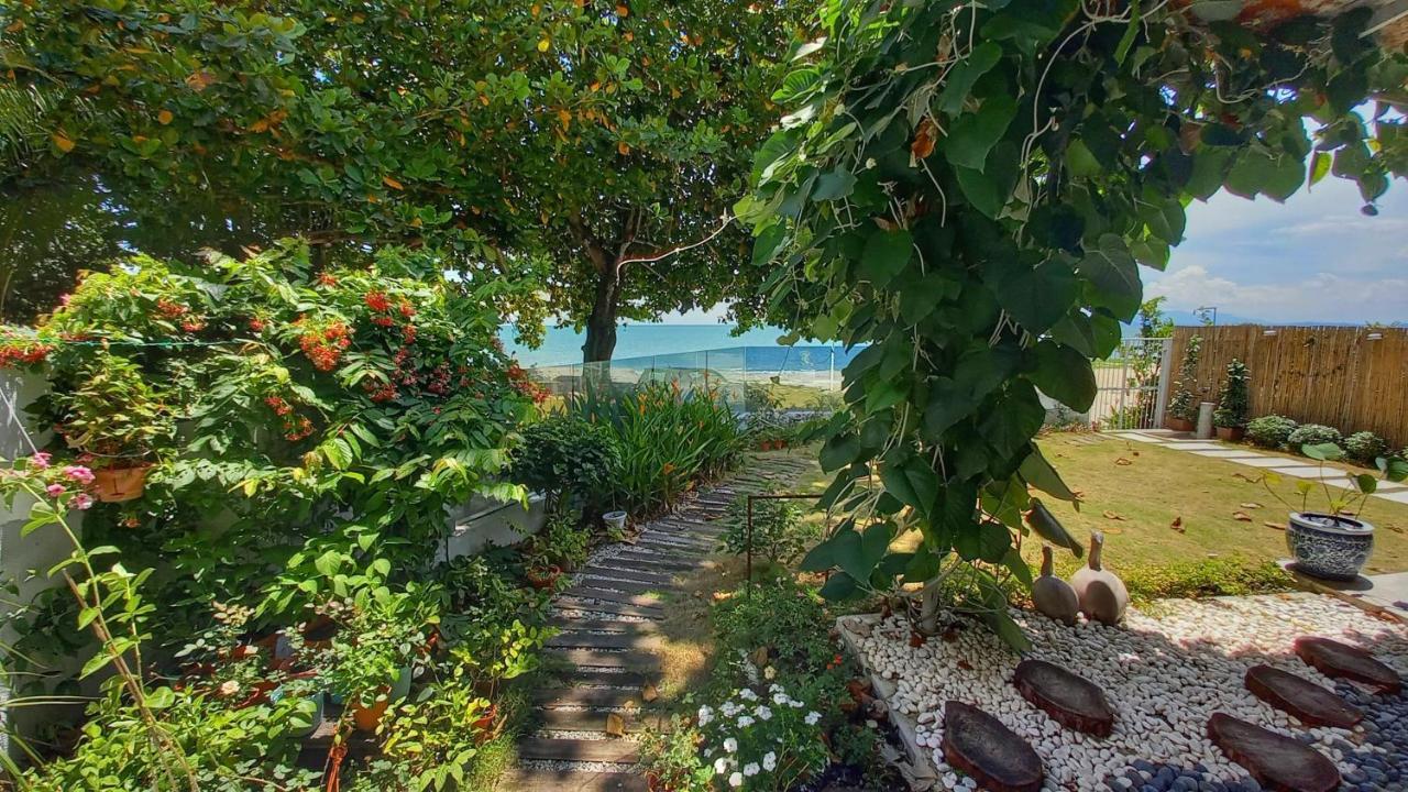 Smell rose beach garden Batu Feringgi Buitenkant foto