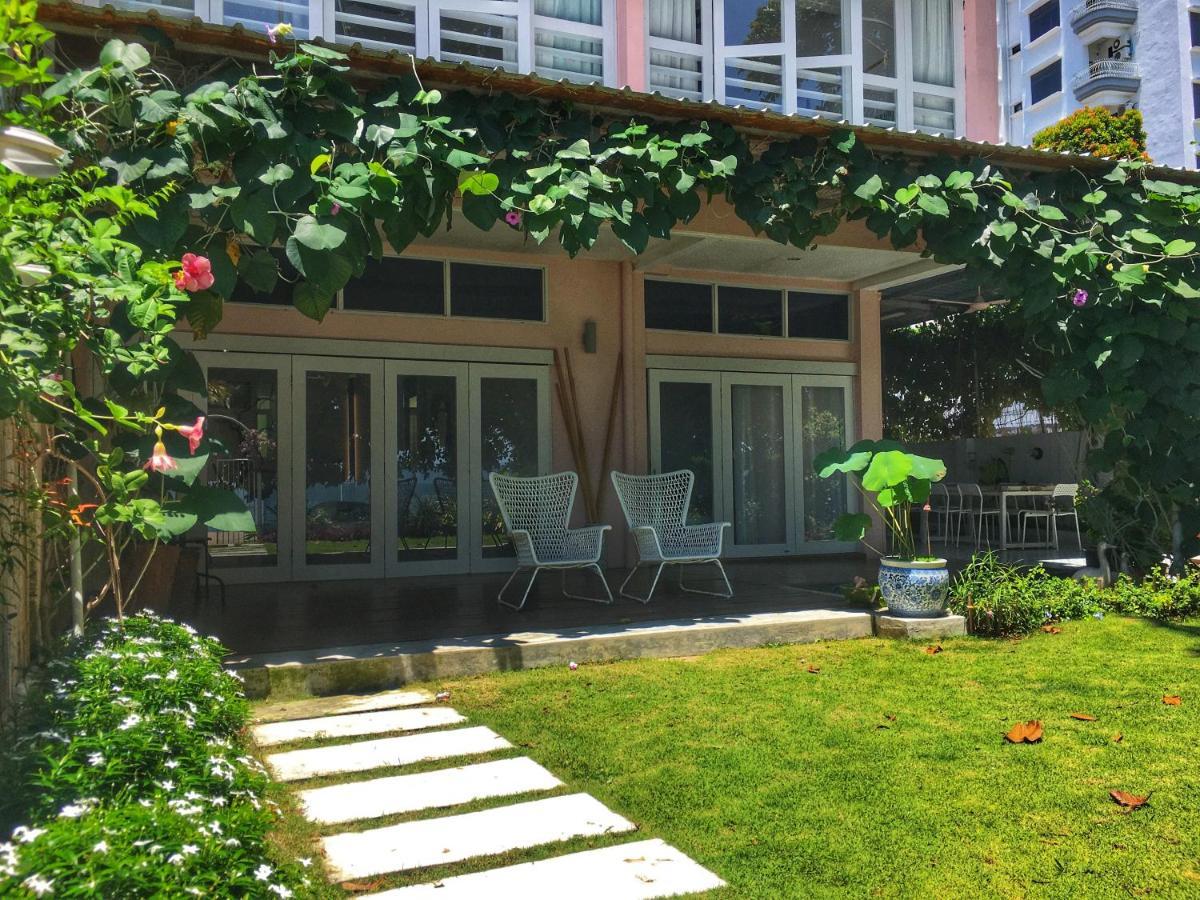 Smell rose beach garden Batu Feringgi Buitenkant foto